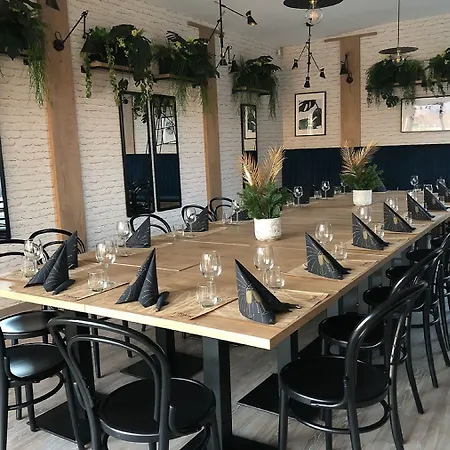 Urban Ring فندق 4*